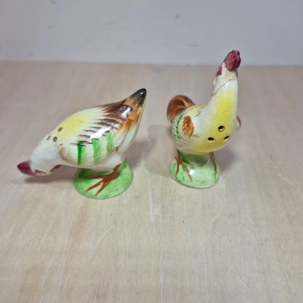 Vintage Rooster and Hen Salt‎ and Pepper Shakers Ceramic Japan Farmhouse Decor